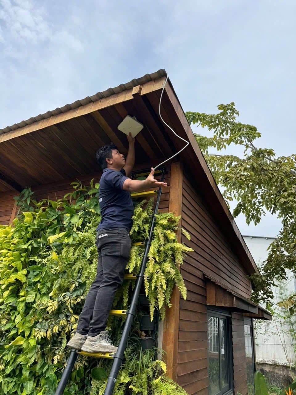 🌿 LẮP ĐẶT WIFI Ruijie CHO QUÁN CAFE FARM – MẠNH, ỔN ĐỊNH, PHỦ RỘNG MỌI GÓC 🌿